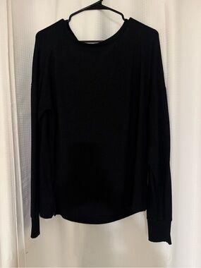 Classic Black Long-Sleeve Crewneck Top gap medium women’s pullover